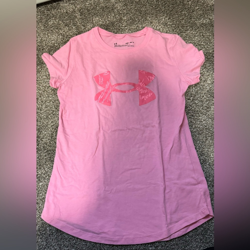 Medium tee from Under Armour. Cotton.